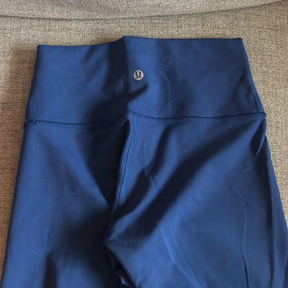 Lululemon 28’ Size 6 royal Blue align leggings